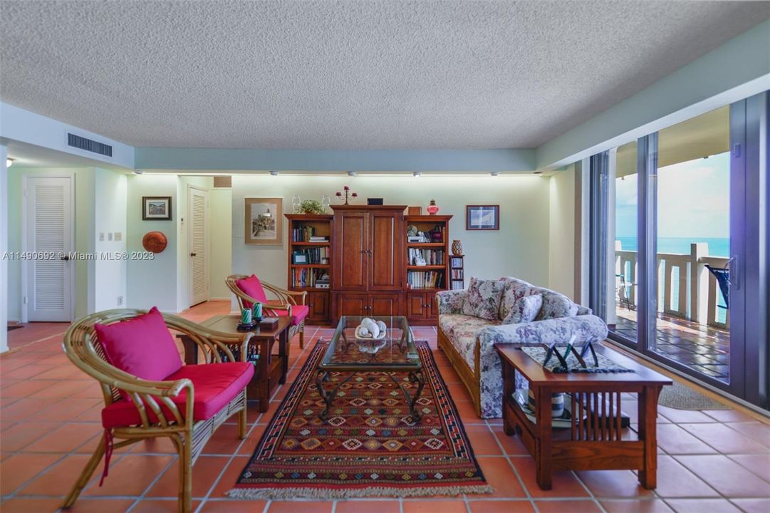 Vendido Recientemente: $1,270,000 (2 camas, 2 baños, 1409 Pies cuadrados)