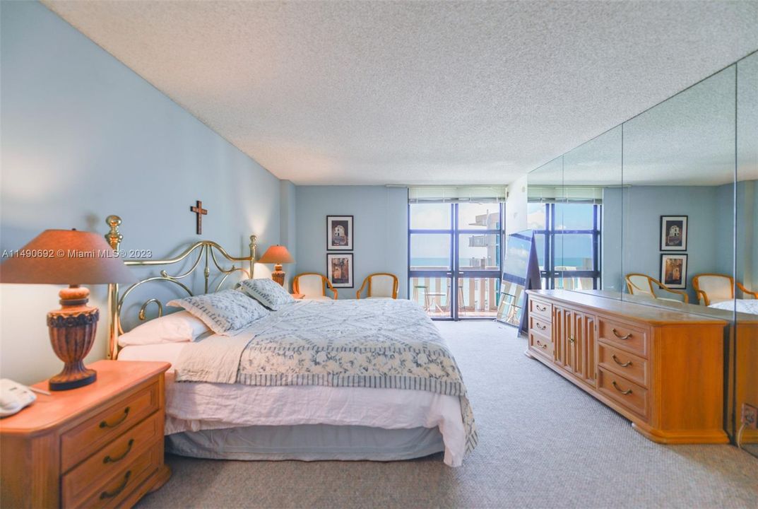 Vendido Recientemente: $1,270,000 (2 camas, 2 baños, 1409 Pies cuadrados)