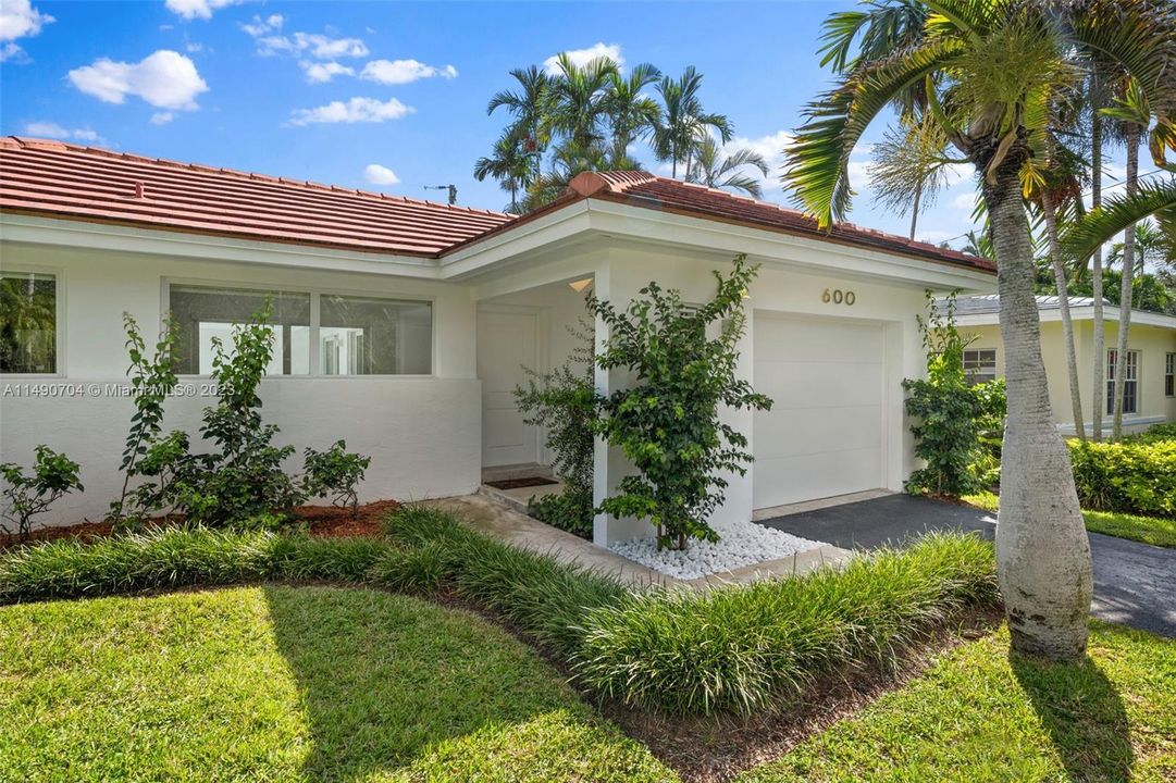 Недавно продано: $1,395,000 (3 спален, 2 ванн, 1392 Квадратных фут)