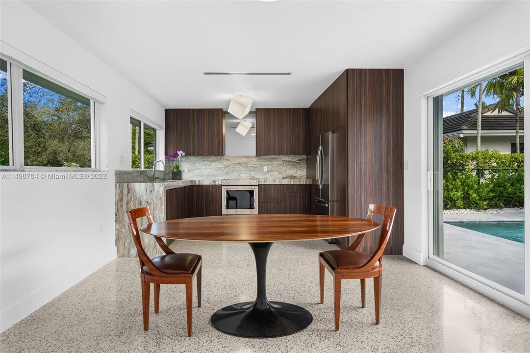 Недавно продано: $1,395,000 (3 спален, 2 ванн, 1392 Квадратных фут)