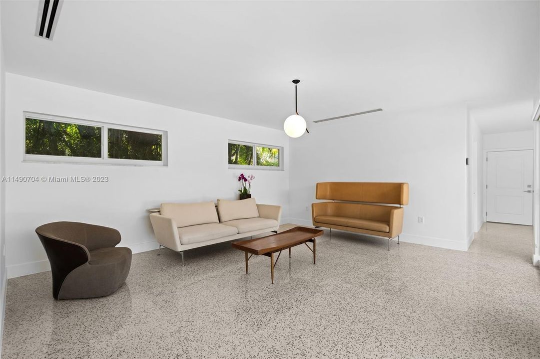 Недавно продано: $1,395,000 (3 спален, 2 ванн, 1392 Квадратных фут)