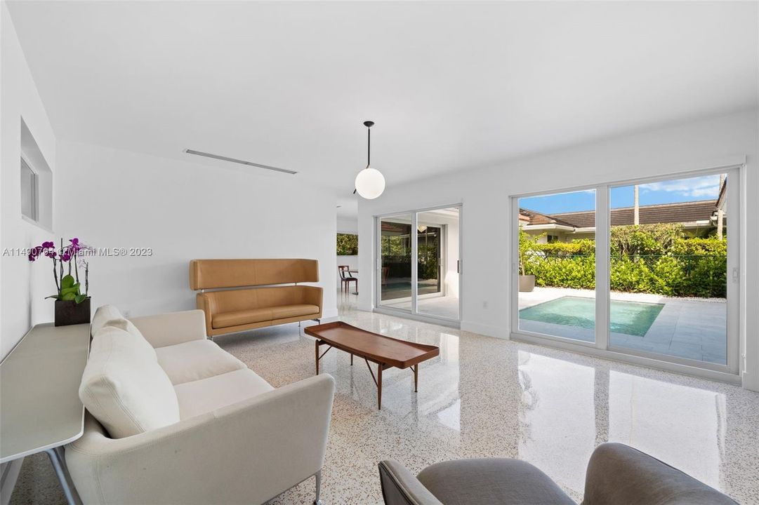 Недавно продано: $1,395,000 (3 спален, 2 ванн, 1392 Квадратных фут)