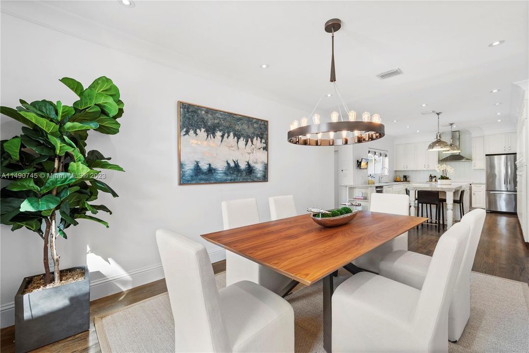 Recently Sold: $3,499,000 (3 beds, 3 baths, 2592 Square Feet)