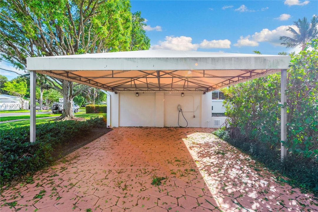 Recently Sold: $3,499,000 (3 beds, 3 baths, 2592 Square Feet)