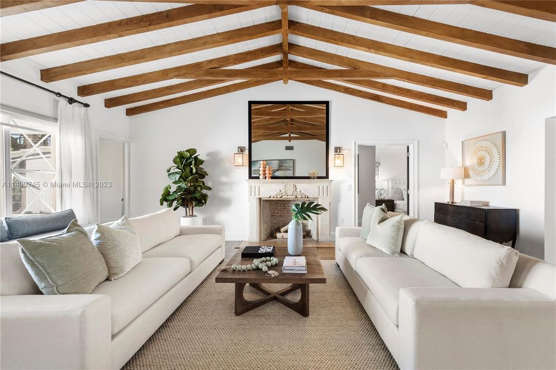 Recently Sold: $3,499,000 (3 beds, 3 baths, 2592 Square Feet)