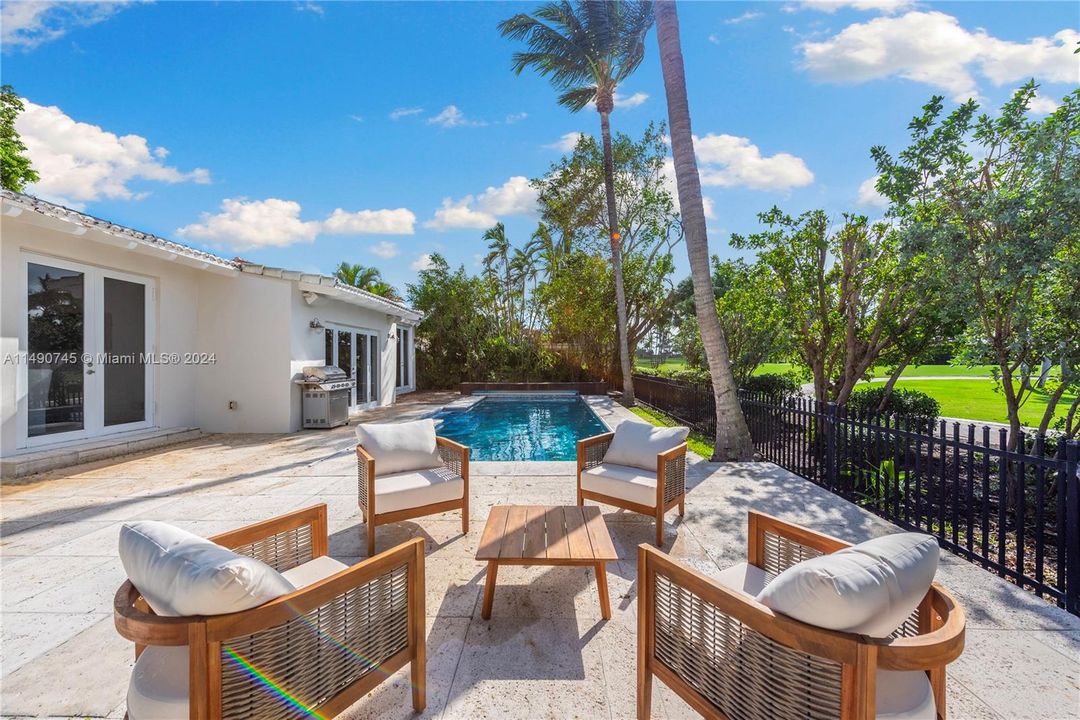 Recently Sold: $3,499,000 (3 beds, 3 baths, 2592 Square Feet)