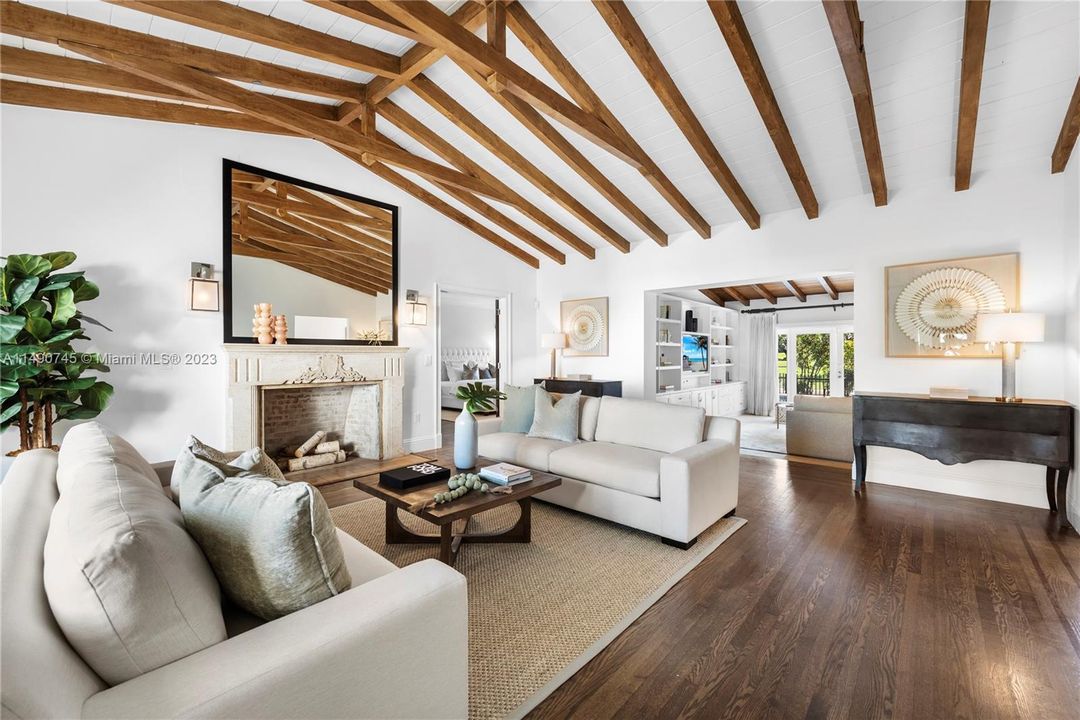 Recently Sold: $3,499,000 (3 beds, 3 baths, 2592 Square Feet)