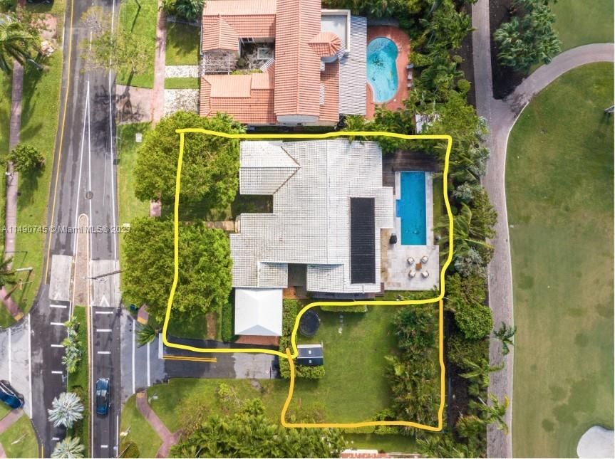 Recently Sold: $3,499,000 (3 beds, 3 baths, 2592 Square Feet)