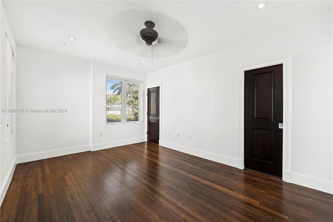 Recently Sold: $3,499,000 (3 beds, 3 baths, 2592 Square Feet)