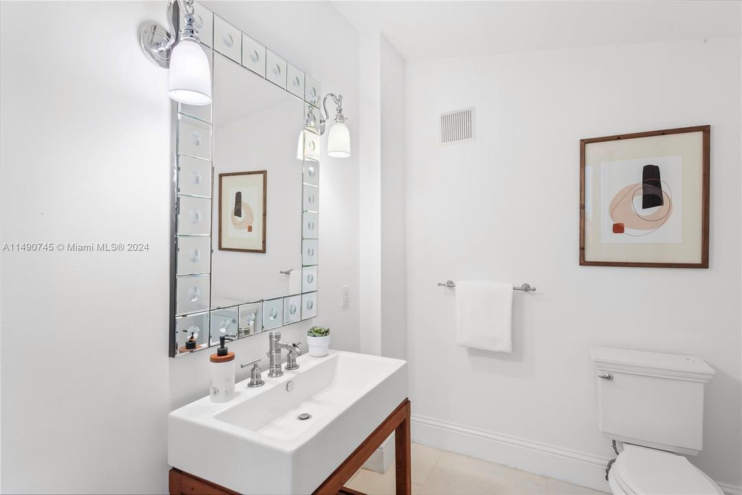 Recently Sold: $3,499,000 (3 beds, 3 baths, 2592 Square Feet)