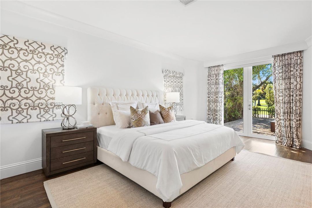 Recently Sold: $3,499,000 (3 beds, 3 baths, 2592 Square Feet)