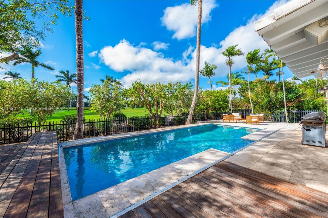 Recently Sold: $3,499,000 (3 beds, 3 baths, 2592 Square Feet)