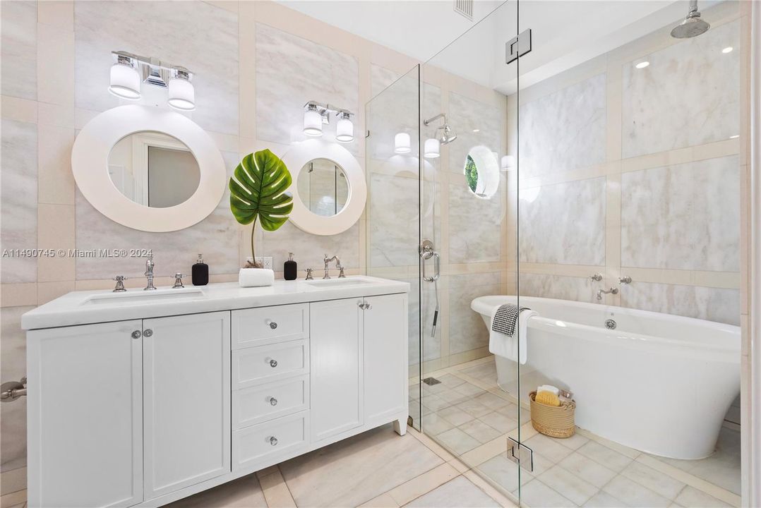 Recently Sold: $3,499,000 (3 beds, 3 baths, 2592 Square Feet)