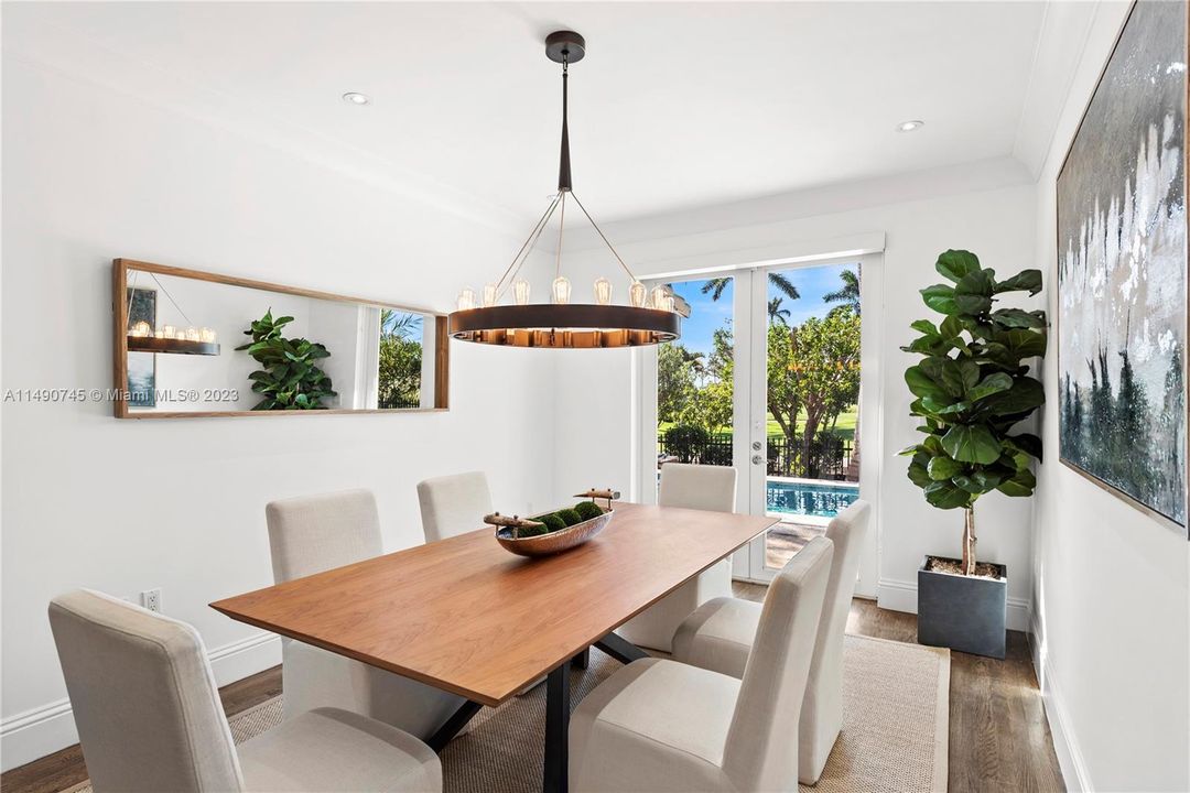 Recently Sold: $3,499,000 (3 beds, 3 baths, 2592 Square Feet)
