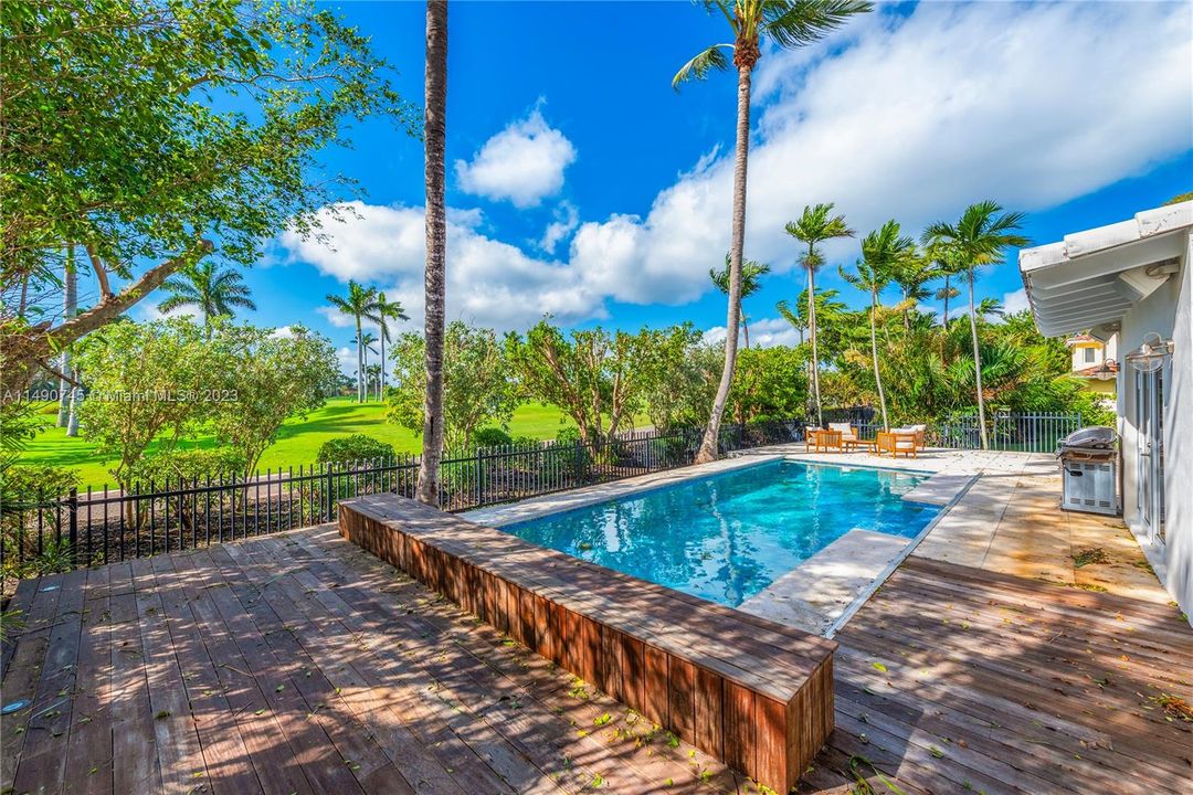 Recently Sold: $3,499,000 (3 beds, 3 baths, 2592 Square Feet)