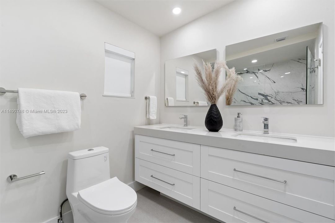 Recently Sold: $799,000 (3 beds, 2 baths, 1585 Square Feet)