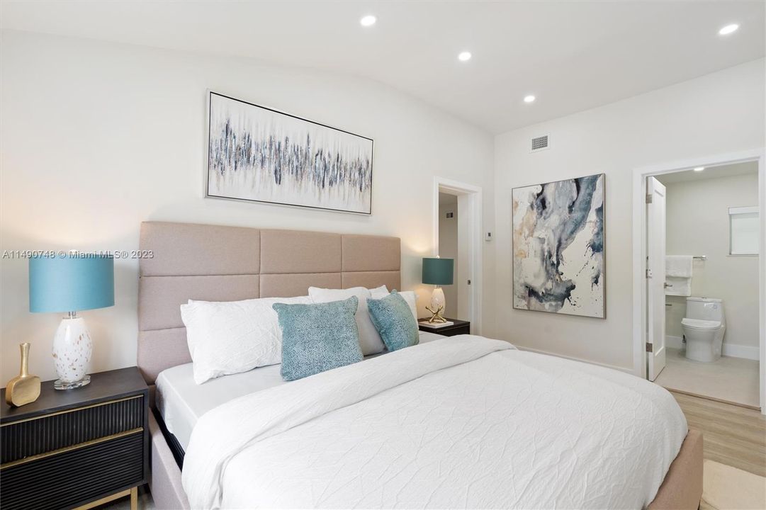 Recently Sold: $799,000 (3 beds, 2 baths, 1585 Square Feet)