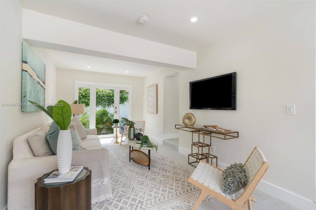 Recently Sold: $799,000 (3 beds, 2 baths, 1585 Square Feet)