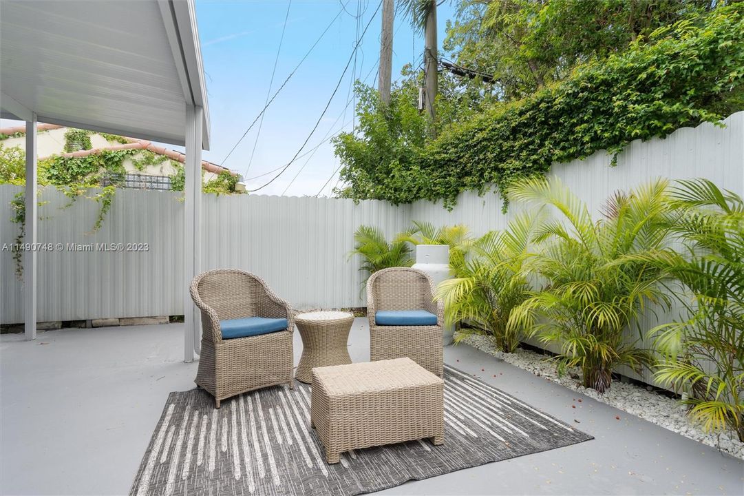 Recently Sold: $799,000 (3 beds, 2 baths, 1585 Square Feet)