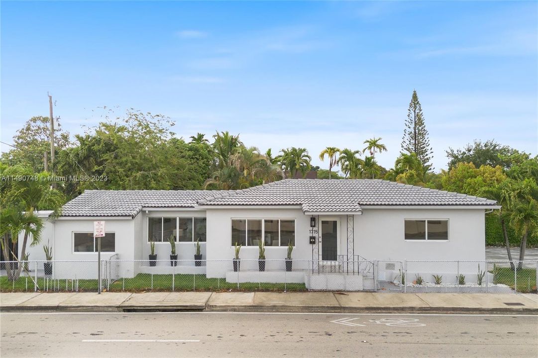 Recently Sold: $799,000 (3 beds, 2 baths, 1585 Square Feet)