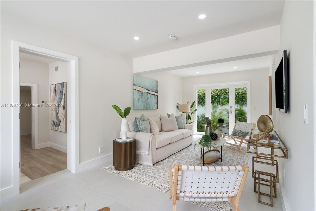 Recently Sold: $799,000 (3 beds, 2 baths, 1585 Square Feet)