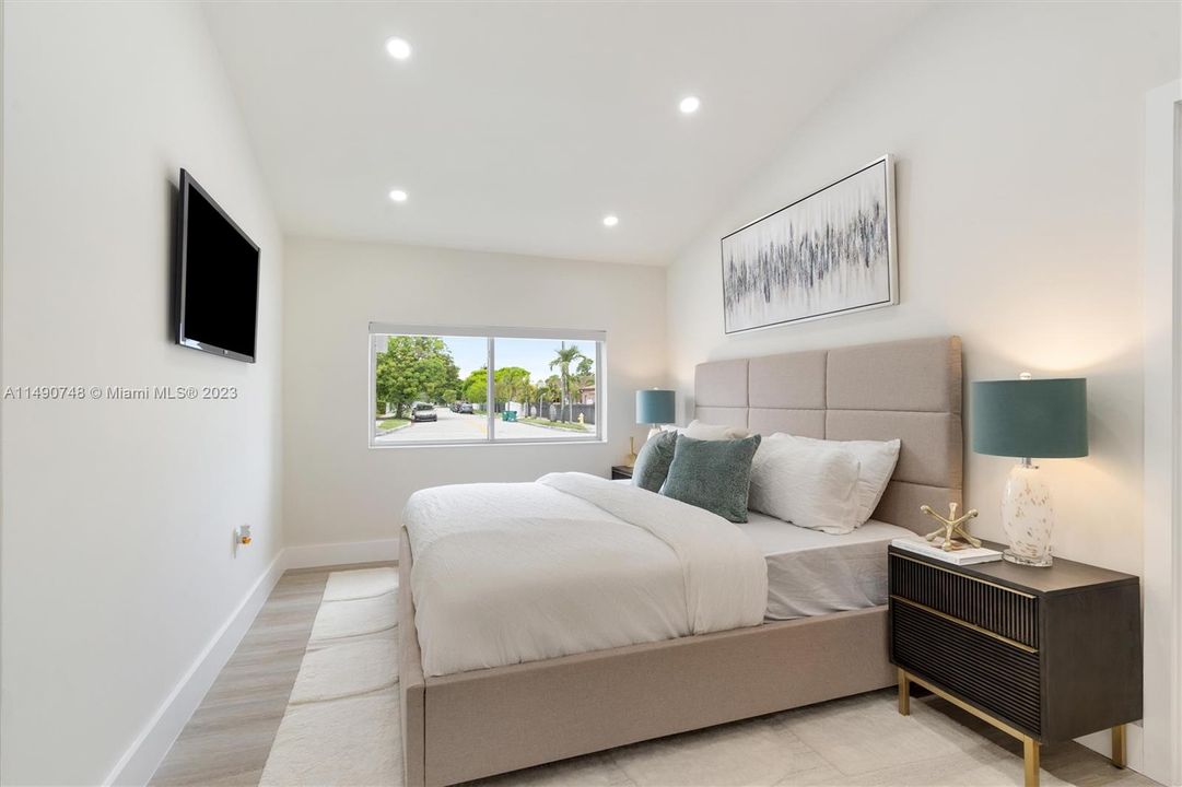 Recently Sold: $799,000 (3 beds, 2 baths, 1585 Square Feet)