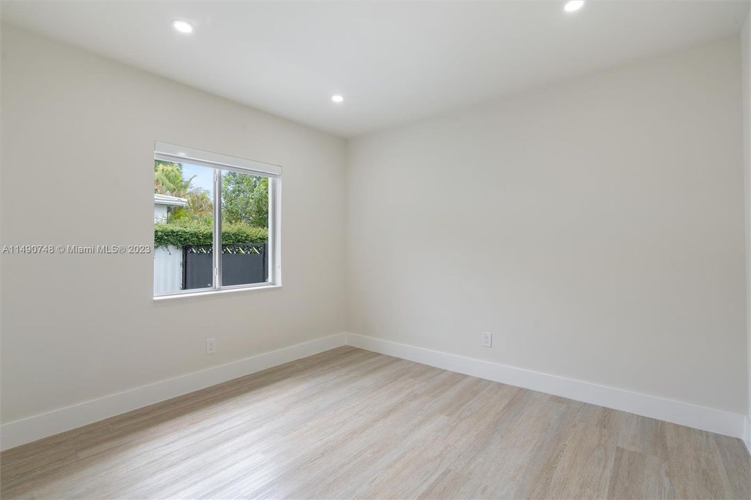 Recently Sold: $799,000 (3 beds, 2 baths, 1585 Square Feet)