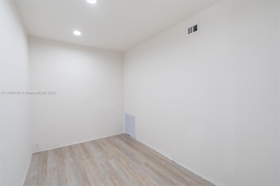 Recently Sold: $799,000 (3 beds, 2 baths, 1585 Square Feet)