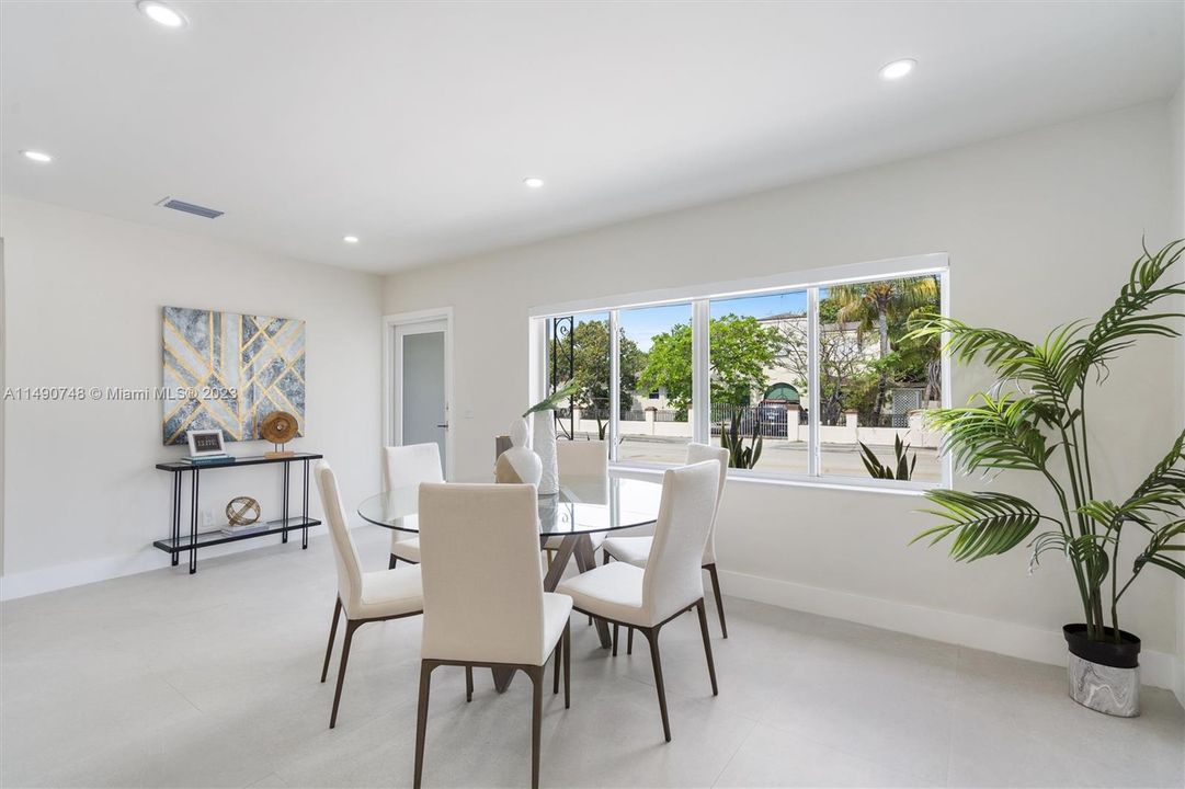 Recently Sold: $799,000 (3 beds, 2 baths, 1585 Square Feet)
