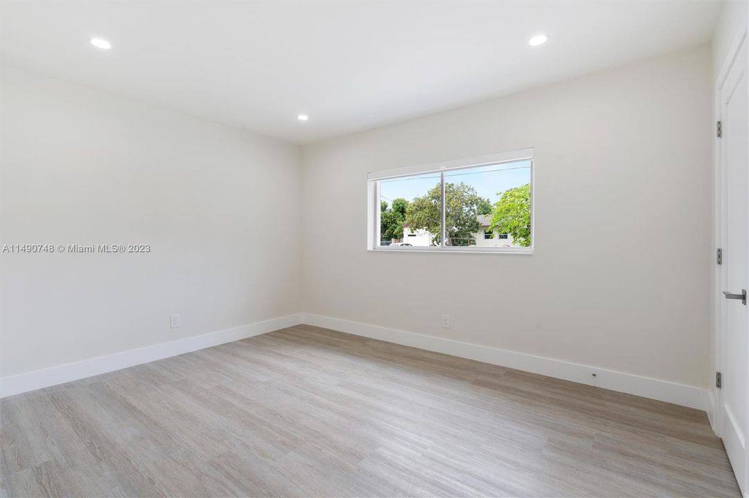 Recently Sold: $799,000 (3 beds, 2 baths, 1585 Square Feet)