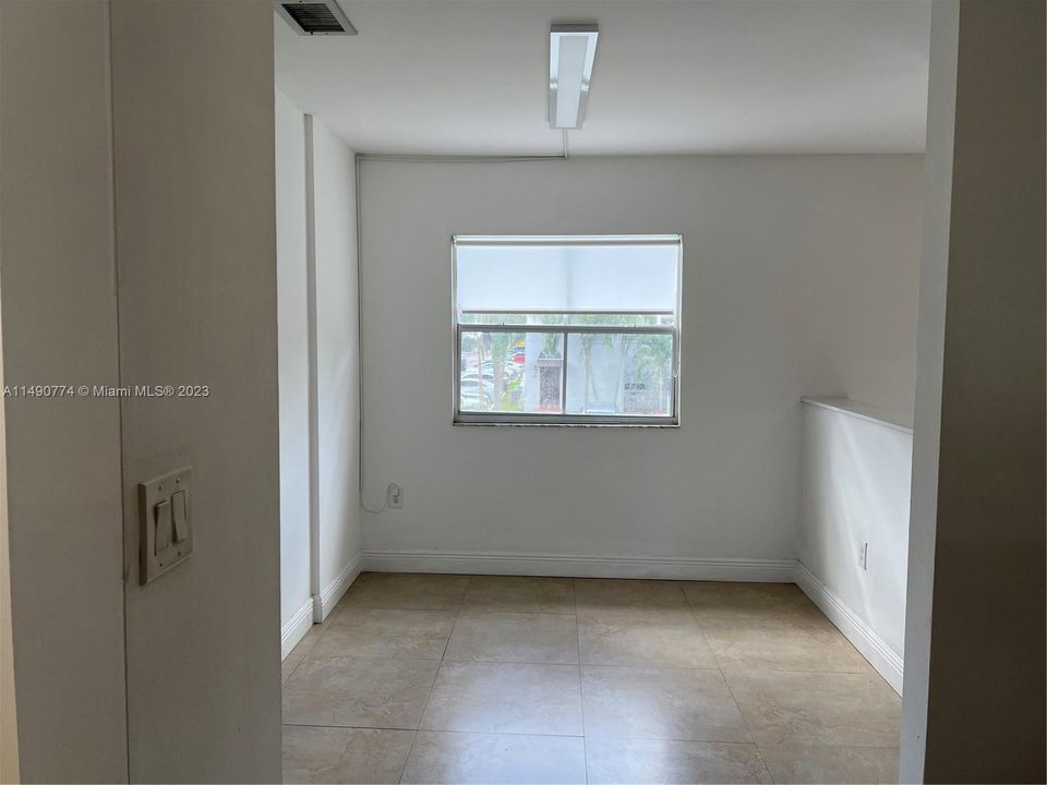 Recently Rented: $2,090 (1 beds, 1 baths, 907 Square Feet)