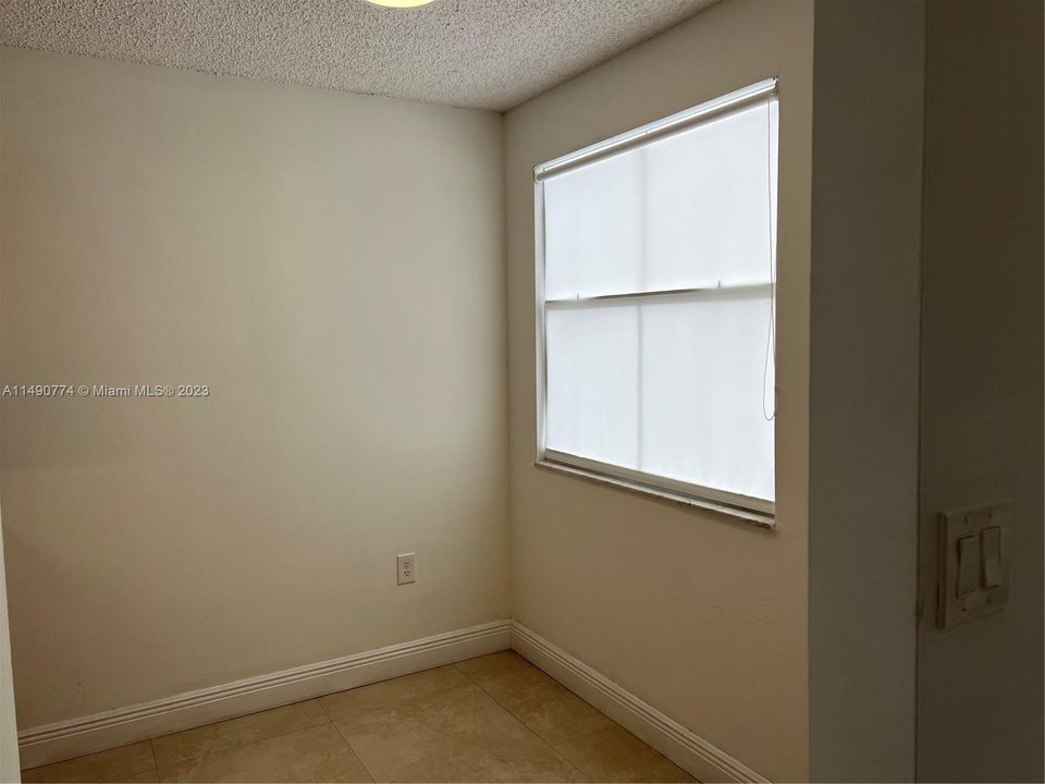 Recently Rented: $2,090 (1 beds, 1 baths, 907 Square Feet)