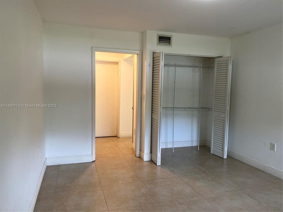 Recently Rented: $2,090 (1 beds, 1 baths, 907 Square Feet)