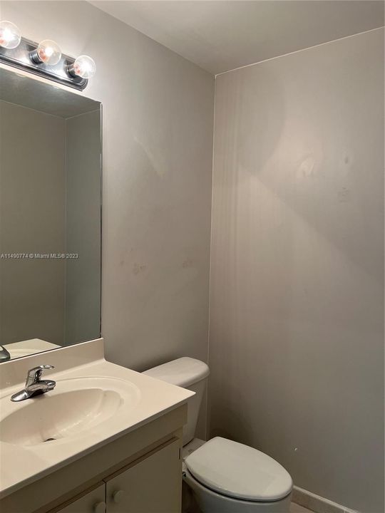 Recently Rented: $2,090 (1 beds, 1 baths, 907 Square Feet)