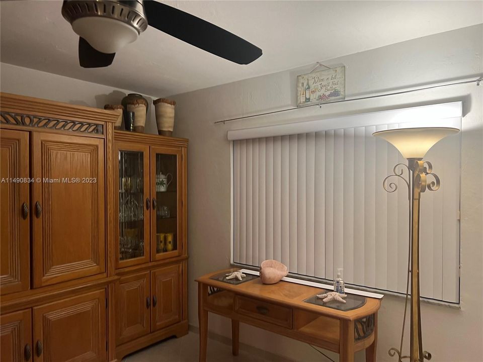 Vendido Recientemente: $209,000 (2 camas, 1 baños, 739 Pies cuadrados)