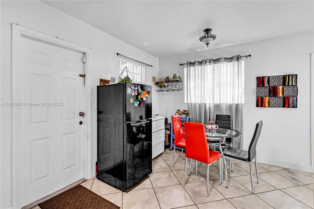 Недавно продано: $875,000 (3 спален, 2 ванн, 1040 Квадратных фут)