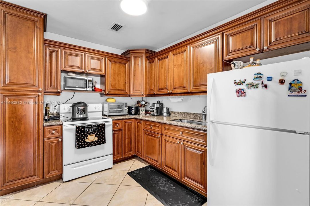 Недавно продано: $875,000 (3 спален, 2 ванн, 1040 Квадратных фут)