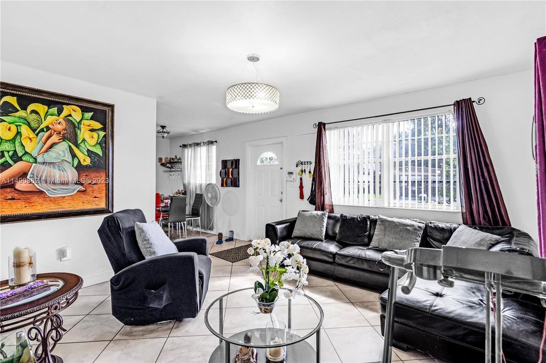 Недавно продано: $875,000 (3 спален, 2 ванн, 1040 Квадратных фут)