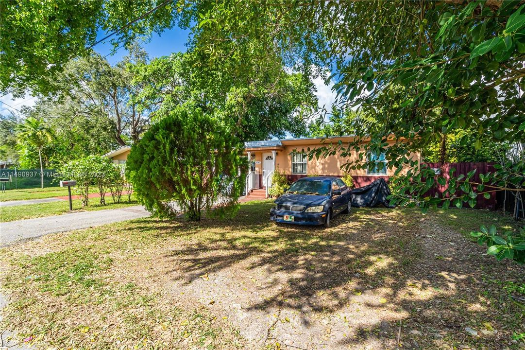 Недавно продано: $850,000 (2 спален, 1 ванн, 672 Квадратных фут)