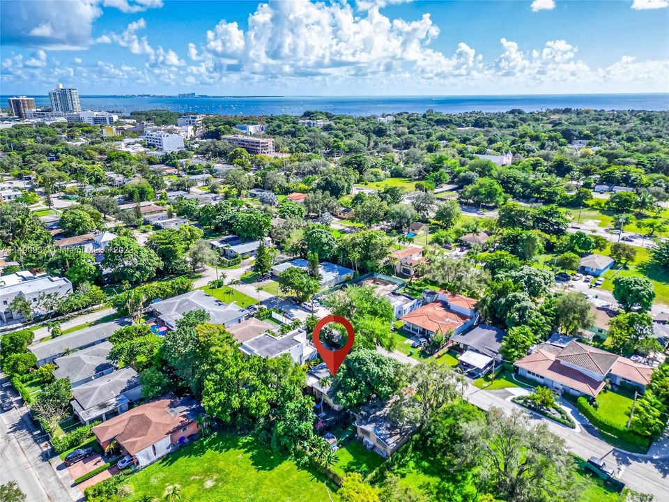 Недавно продано: $850,000 (2 спален, 1 ванн, 672 Квадратных фут)