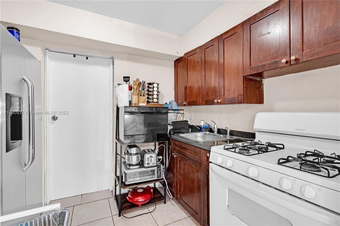 Недавно продано: $850,000 (2 спален, 1 ванн, 672 Квадратных фут)