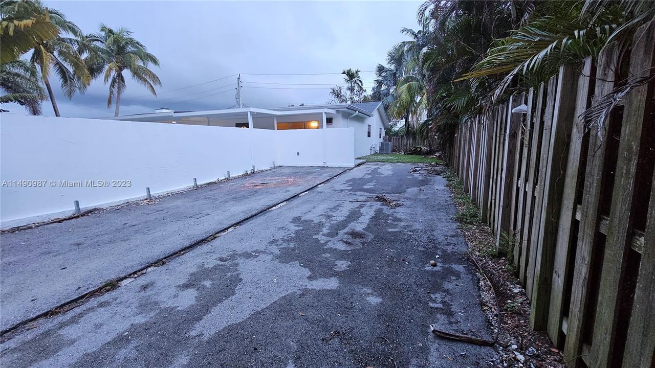 最近售出: $734,900 (3 贝兹, 3 浴室, 2335 平方英尺)