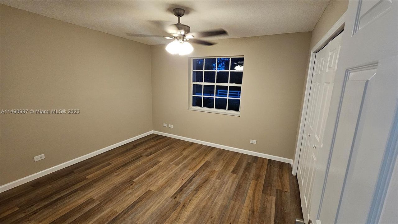 最近售出: $734,900 (3 贝兹, 3 浴室, 2335 平方英尺)