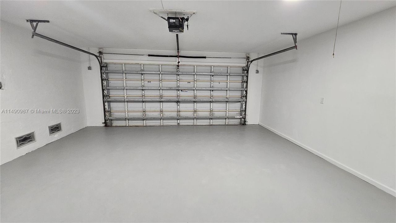 最近售出: $734,900 (3 贝兹, 3 浴室, 2335 平方英尺)