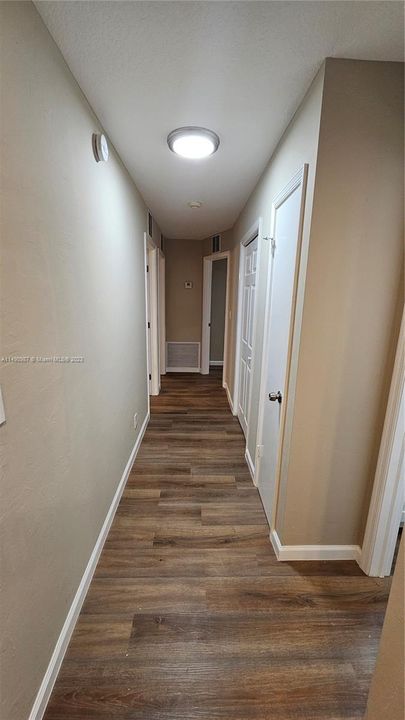 最近售出: $734,900 (3 贝兹, 3 浴室, 2335 平方英尺)