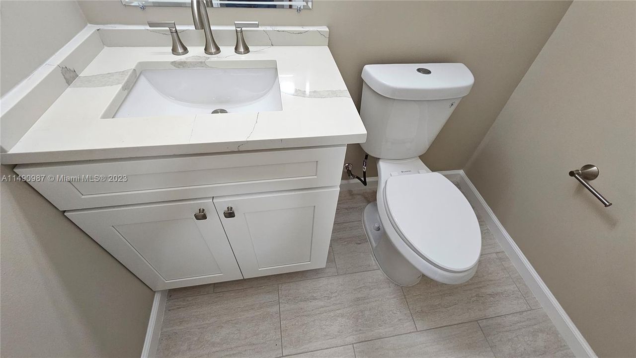 最近售出: $734,900 (3 贝兹, 3 浴室, 2335 平方英尺)