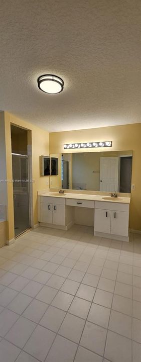 最近售出: $525,000 (3 贝兹, 2 浴室, 2228 平方英尺)