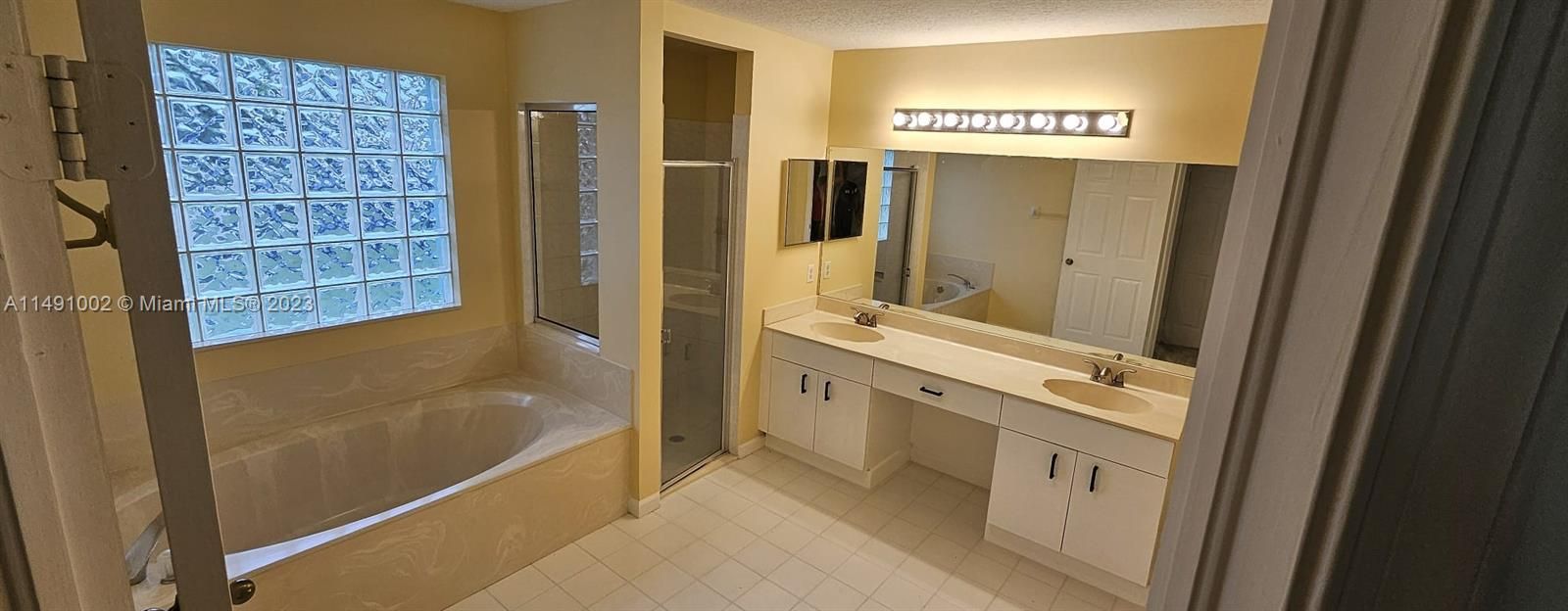 最近售出: $525,000 (3 贝兹, 2 浴室, 2228 平方英尺)