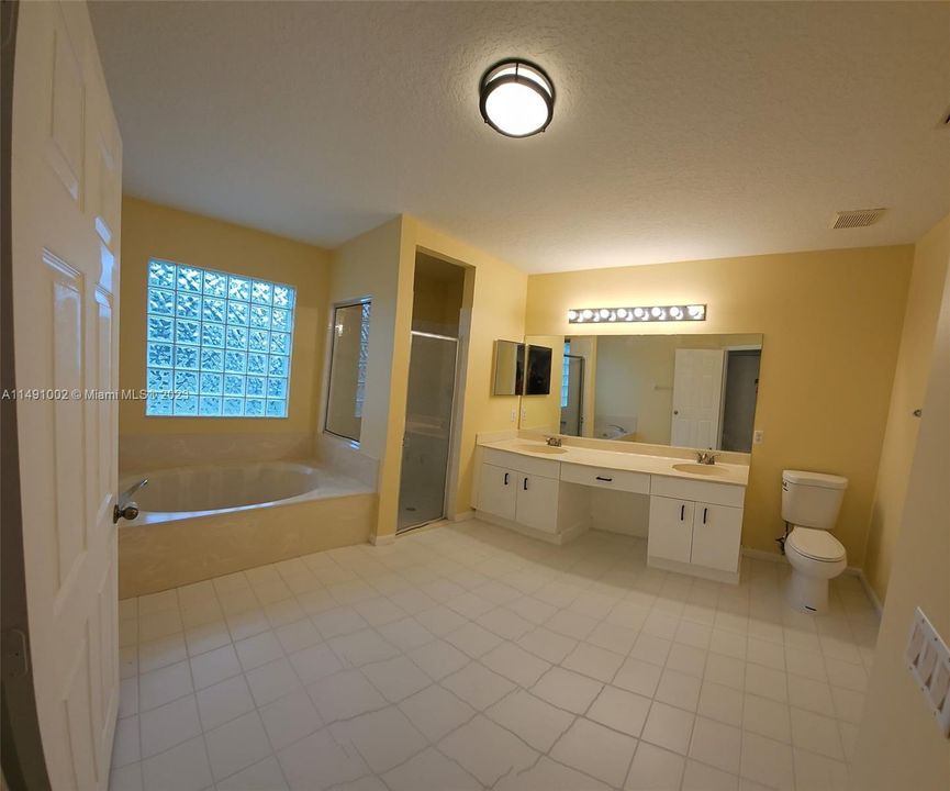 最近售出: $525,000 (3 贝兹, 2 浴室, 2228 平方英尺)