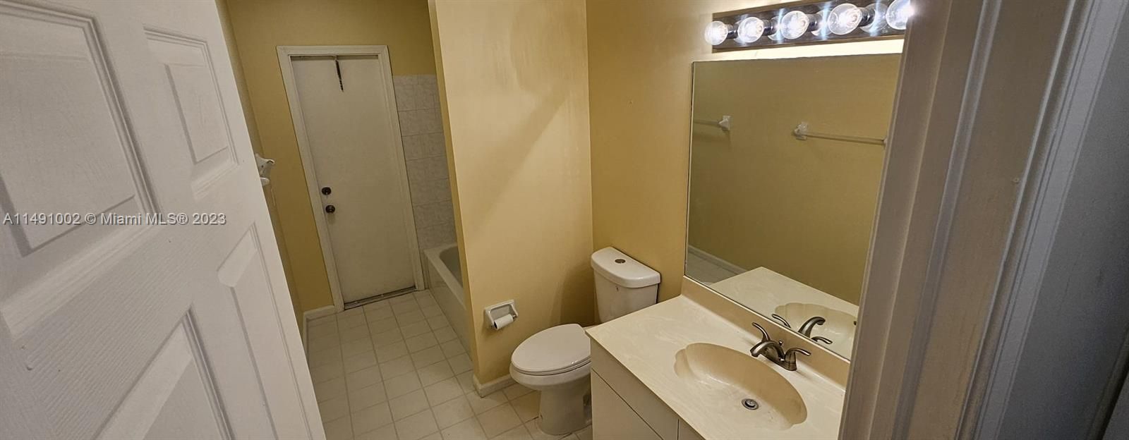 最近售出: $525,000 (3 贝兹, 2 浴室, 2228 平方英尺)